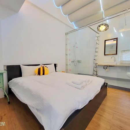 Honey House Tainan Bed & Breakfast Bagian luar foto