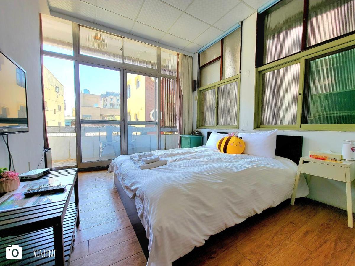 Honey House Tainan Bed & Breakfast Bagian luar foto