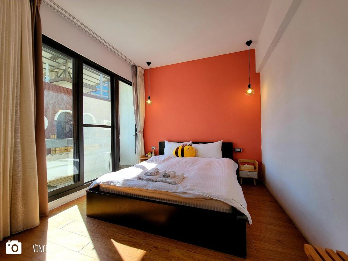 Honey House Tainan Bed & Breakfast Bagian luar foto