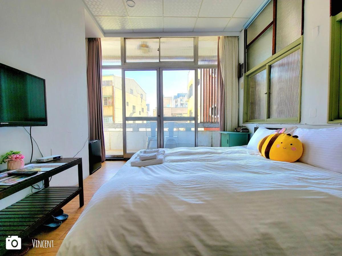 Honey House Tainan Bed & Breakfast Bagian luar foto