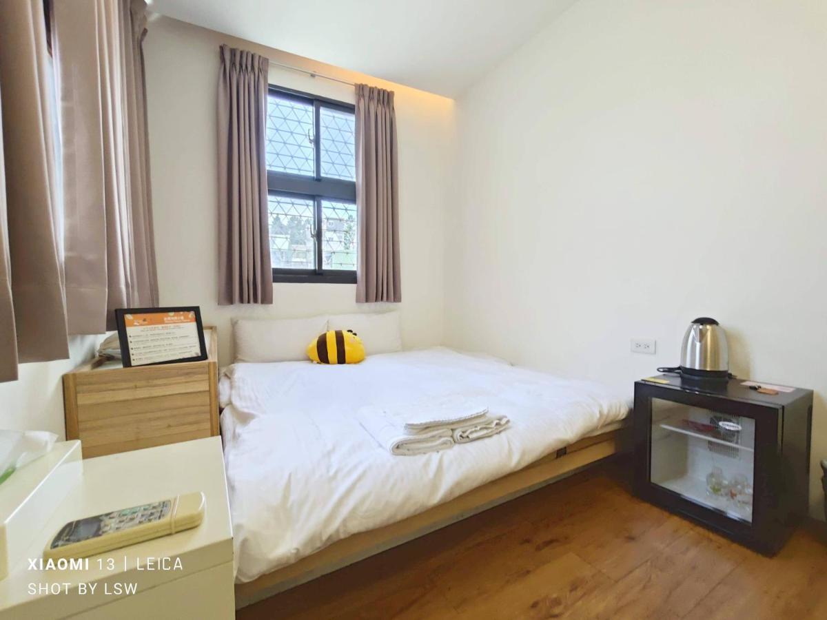 Honey House Tainan Bed & Breakfast Bagian luar foto