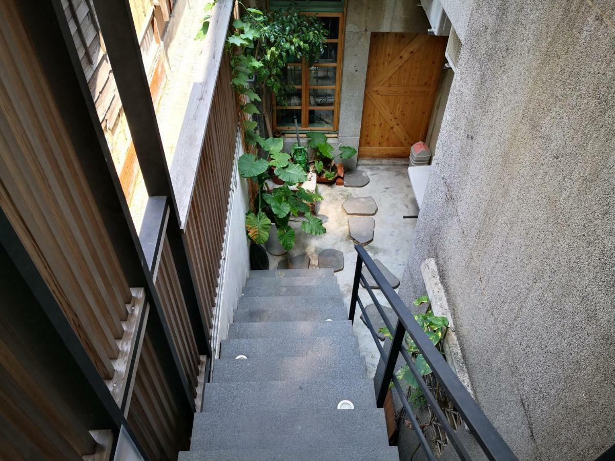 Honey House Tainan Bed & Breakfast Bagian luar foto