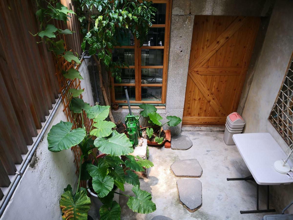 Honey House Tainan Bed & Breakfast Bagian luar foto