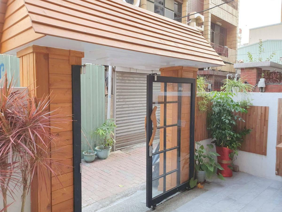 Honey House Tainan Bed & Breakfast Bagian luar foto
