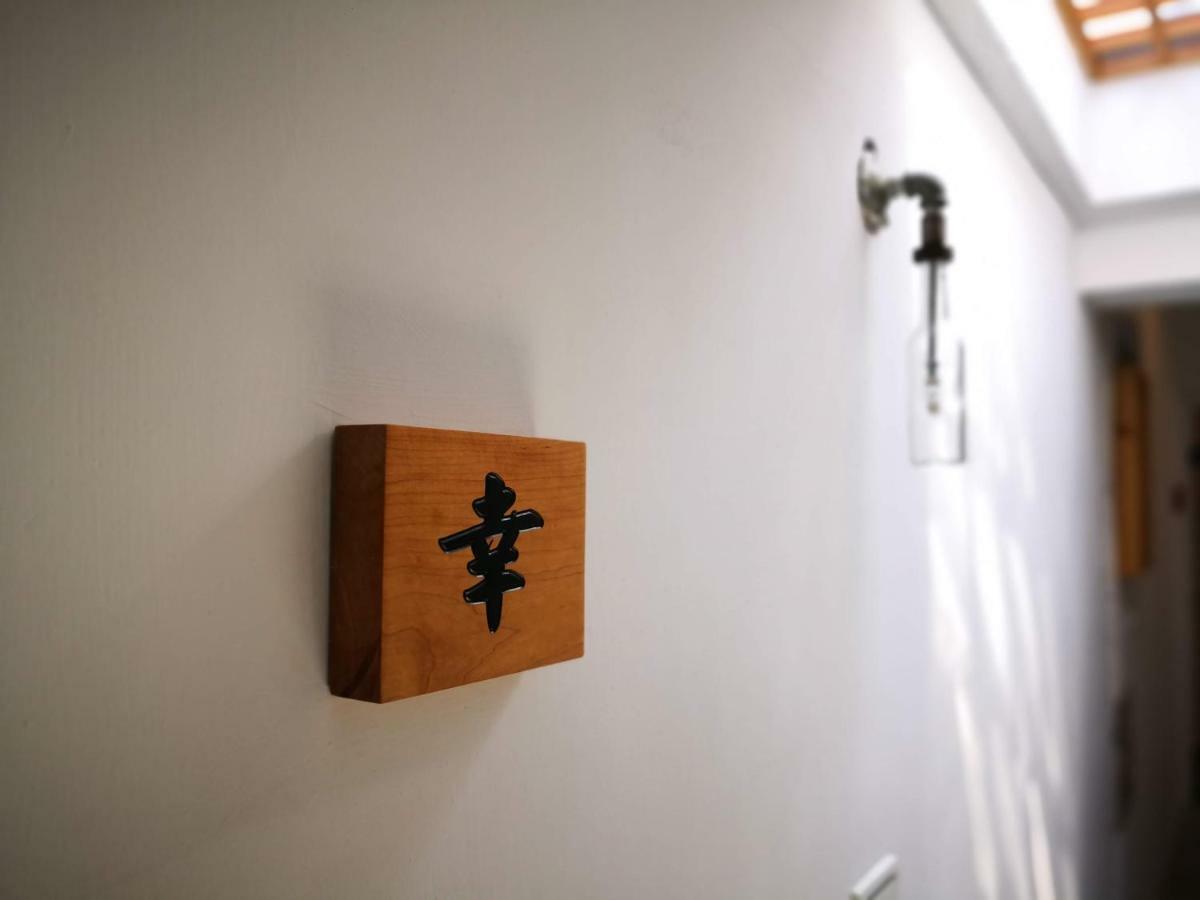 Honey House Tainan Bed & Breakfast Bagian luar foto