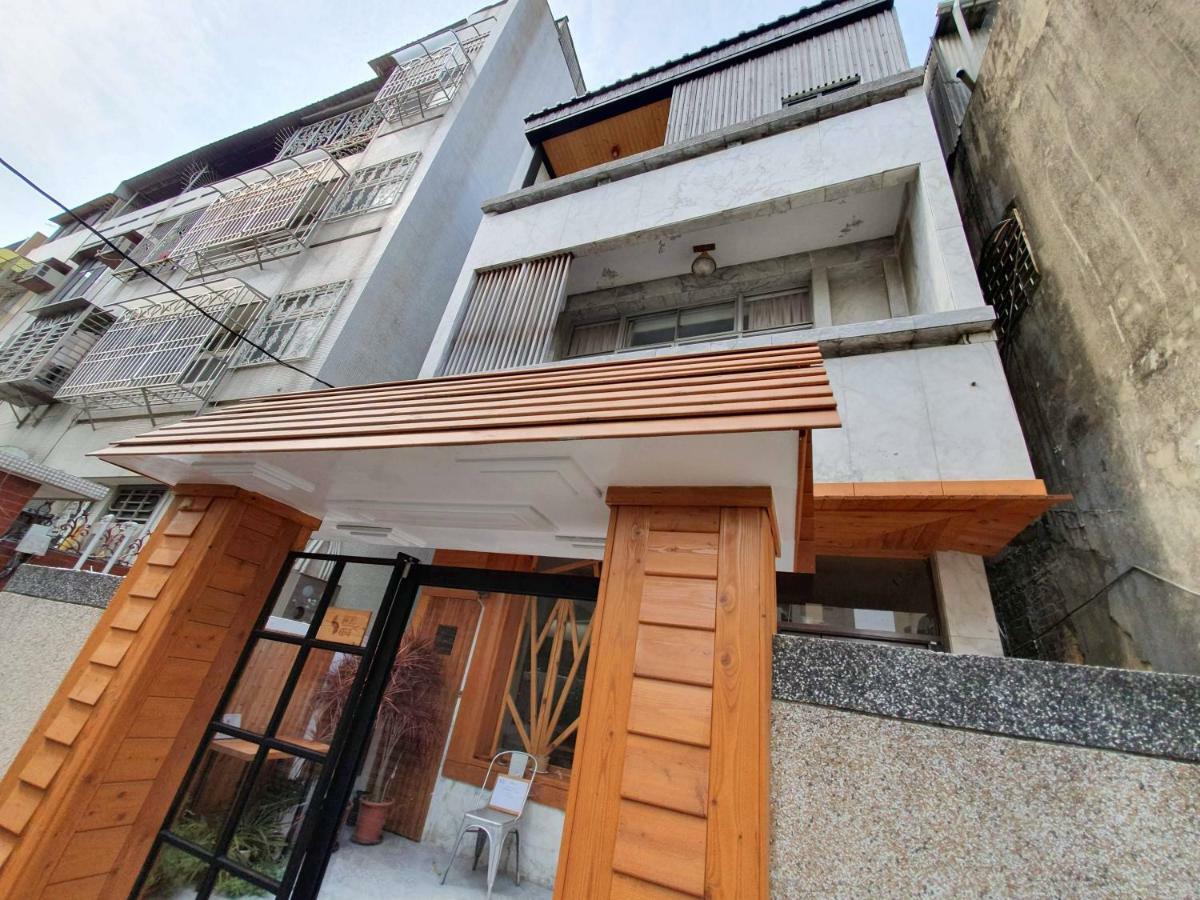 Honey House Tainan Bed & Breakfast Bagian luar foto