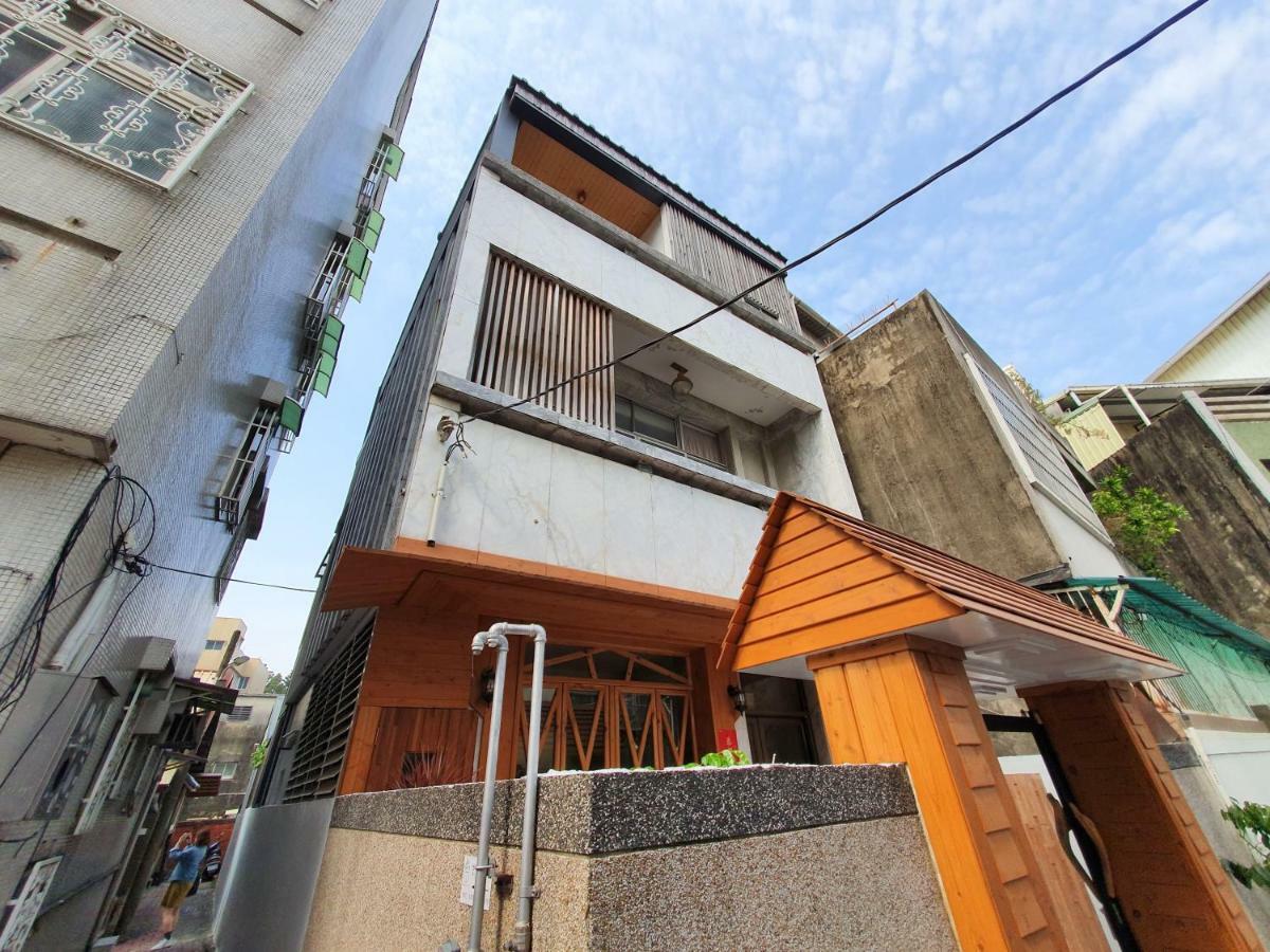 Honey House Tainan Bed & Breakfast Bagian luar foto