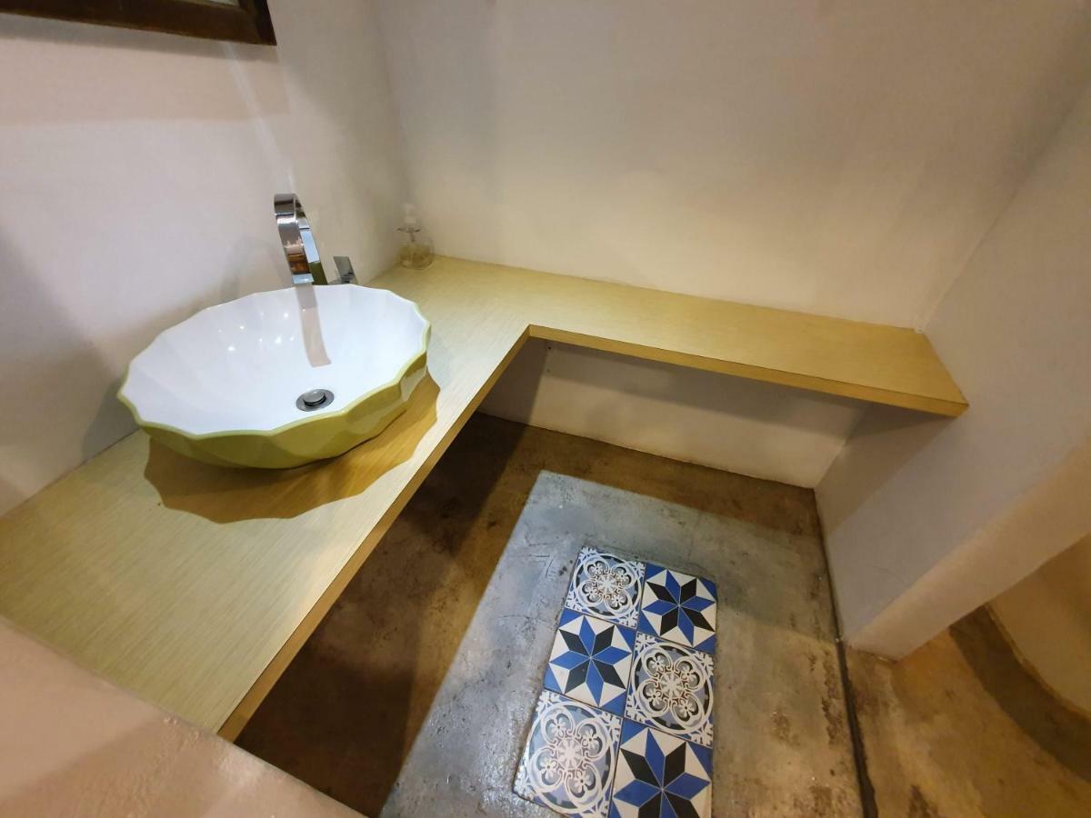 Honey House Tainan Bed & Breakfast Bagian luar foto